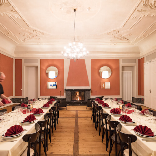 Veranstaltungsvorbereitungen im Kaminsaal