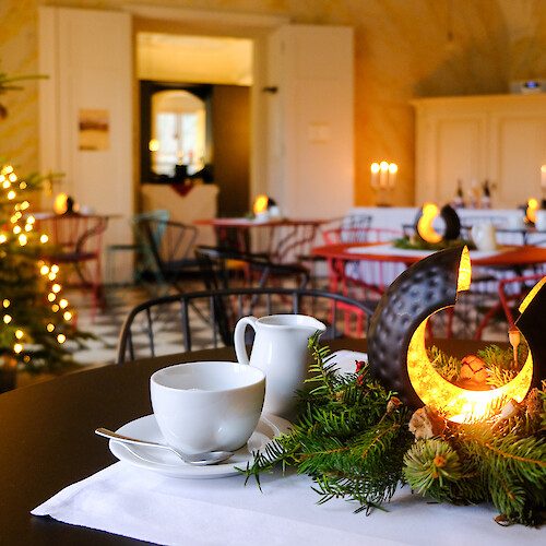 Adventliches Café im Gartensaal